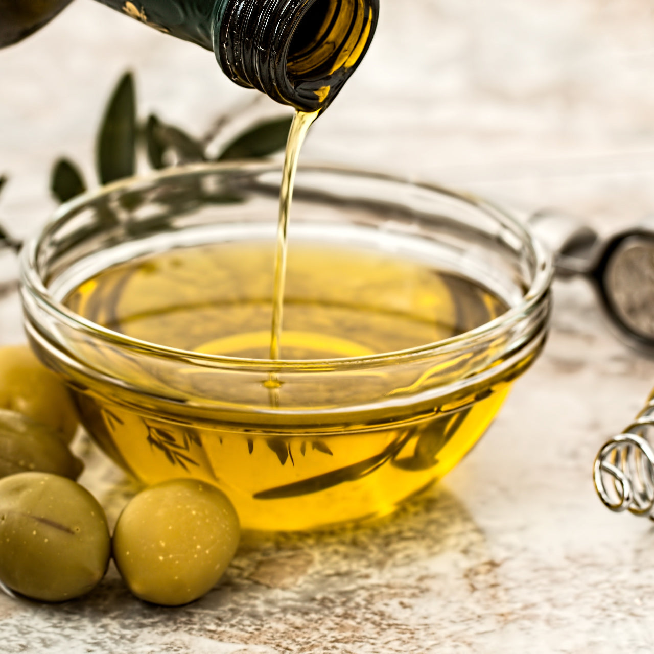 How Olive Oil Repairs Your Skin